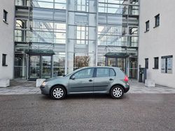 Grün Gebraucht 2004 VW Golf V Comfortline Limousine | 2.890 € (Guter Preis)