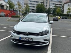 Weiß Gebraucht 2018 VW Golf Sportsvan Join Van / Kleinbus | 11.600 € (Guter Preis)