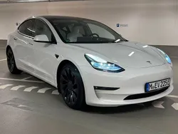 Weiß Gebraucht 2022 Tesla Model 3 Performance Limousine | 33.499 € (Teuer)