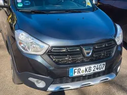 Grau Gebraucht 2019 Dacia Lodgy Stepway Van / Kleinbus | 14.200 € (Etwas zu teuer)
