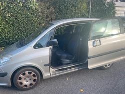 Grau Gebraucht 2006 Peugeot 1007 Kleinwagen | 1.500 €