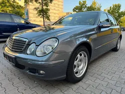 Grau Gebraucht 2004 Mercedes E200 Classic Limousine | 6.300 € (Fairer Preis)