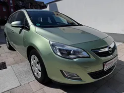 Fresh mint/silky shadow Gebraucht 2012 Opel Astra Edition Kombi | 2.900 € (Superpreis)