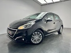 Lackierung schwarz perla nera/ Gebraucht 2016 Peugeot 208 Allure Kleinwagen | 6.890 € (Fairer Preis)