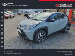 Urban khaki / night sky black Neu 2025 Toyota Aygo Kleinwagen | 19.990 €