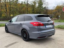 Grau Gebraucht 2016 Ford Focus ST Limousine | 16.500 € (Etwas zu teuer)