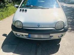 Silber Gebraucht 2000 Renault Twingo Kleinwagen | 1.200 € (Fairer Preis)