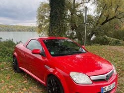 Rot Gebraucht 2006 Opel Tigra Edition Cabrio | 1.500 € (Teuer)