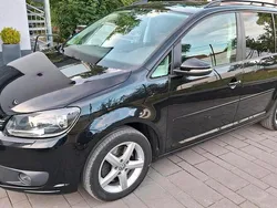 Schwarz Gebraucht 2015 VW Touran Van / Kleinbus | 9.000 € (Fairer Preis)