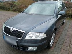 Grau Gebraucht 2007 Skoda Octavia Kombi | 2.600 € (Fairer Preis)