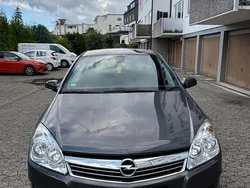 Grau Gebraucht 2009 Opel Astra Edition Limousine | 3.500 € (Fairer Preis)
