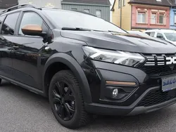 Perlmuttschwarzmet (metallic) Gebraucht 2024 Dacia Jogger Extreme Kombi | 23.480 € (Guter Preis)
