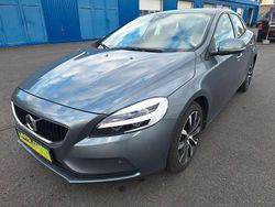 Grau Gebraucht 2019 Volvo V40 Momentum Kombi | 15.950 € (Guter Preis)