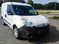 Weiß Gebraucht 2018 Opel Combo Edition Van / Kleinbus | 8.500 € (Fairer Preis)