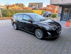 Schwarz Gebraucht 2021 Ford Focus Titanium Limousine | 16.200 € (Fairer Preis)
