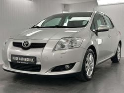 Silber Gebraucht 2008 Toyota Auris Executive Limousine | 5.990 € (Fairer Preis)