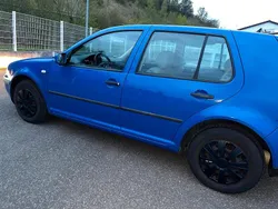 Blau Gebraucht 2000 VW Golf IV Kleinwagen | 1.300 € (Fairer Preis)