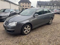 Grau Gebraucht 2006 VW Jetta Comfortline Limousine | 1.790 € (Fairer Preis)