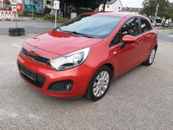 Rot Gebraucht 2014 Kia Rio 2 Limousine | 5.900 € (Guter Preis)