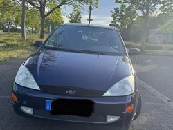 Blau Gebraucht 1999 Ford Focus Limousine | 1.800 € (Fairer Preis)