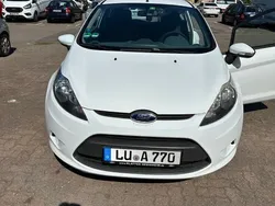 Weiß Gebraucht 2009 Ford Fiesta Kleinwagen | 2.100 € (Fairer Preis)