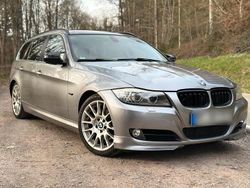 Grau Gebraucht 2011 BMW 320 Lifestyle Kombi | 7.999 €