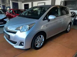 Grau Gebraucht 2012 Toyota Verso-S Club Van / Kleinbus | 11.190 € (Etwas zu teuer)