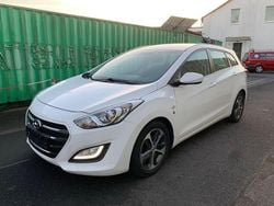 Weiß Gebraucht 2017 Hyundai i30 Trend Kombi | 6.999 € (Superpreis)
