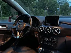 Rot Gebraucht 2013 Mercedes B180 Van / Kleinbus | 8.000 €