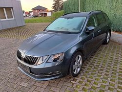 Grau Gebraucht 2018 Skoda Octavia Style Kombi | 10.950 € (Superpreis)