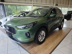 Grün Gebraucht 2024 Ford Kuga Titanium SUV | 32.490 € (Fairer Preis)