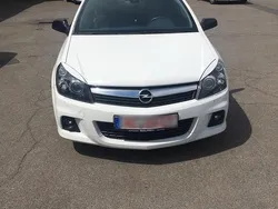 Weiß Gebraucht 2010 Opel Astra GTC Edition Coupé | 4.700 €