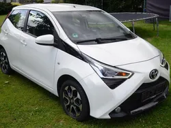 Weiß Gebraucht 2019 Toyota Aygo Kleinwagen | 8.200 € (Guter Preis)