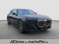 Schwarz (carbonschwarz metallic) Gebraucht 2024 BMW 740 M Sport Limousine | 99.900 €