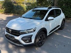 Weiß Gebraucht 2021 Dacia Sandero Stepway Kleinwagen | 10.499 € (Fairer Preis)