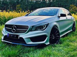 Grau Gebraucht 2015 Mercedes CLA200 Shooting Brake AMG line Kombi | 21.000 €