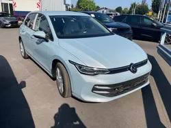 Crystal ice blue metallic Neu 2025 VW Golf VIII Life | 27.445 € (Guter Preis)