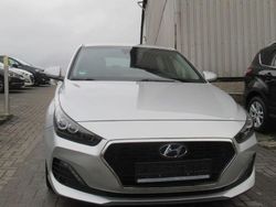Silber Gebraucht 2018 Hyundai i30 Premium Limousine | 14.490 € (Fairer Preis)
