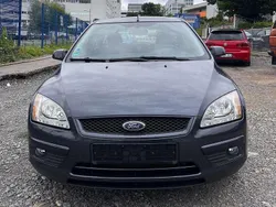 Grau Gebraucht 2008 Ford Focus Titanium Kombi | 1.750 € (Superpreis)