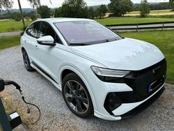 Weiß Gebraucht 2022 Audi Q4 e-tron Sport SUV | 36.900 € (Fairer Preis)