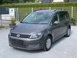 Grau Gebraucht 2011 VW Touran Comfortline Van / Kleinbus | 4.690 € (Fairer Preis)