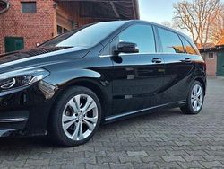 Schwarz Gebraucht 2016 Mercedes B180 Urban Van / Kleinbus | 15.400 € (Guter Preis)