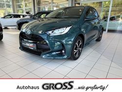 Gruen Neu 2025 Toyota Yaris Hybrid Limousine | 25.248 € (Fairer Preis)