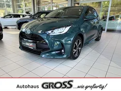 Gruen Neu 2025 Toyota Yaris Hybrid Limousine | 25.995 € (Fairer Preis)