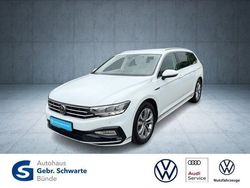 Weiß Gebraucht 2022 VW Passat Elegance Kombi | 25.970 € (Fairer Preis)