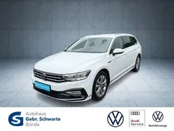 Weiß Gebraucht 2022 VW Passat Elegance Kombi | 26.980 € (Fairer Preis)