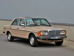 Beige Gebraucht 1984 Mercedes E230 Limousine | 16.900 €