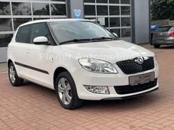 Weiß Gebraucht 2014 Skoda Fabia Fresh Limousine | 7.990 € (Fairer Preis)