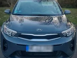 Grau Gebraucht 2021 Kia Stonic Vision SUV | 14.000 €