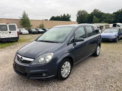 Grau Gebraucht 2007 Opel Zafira Edition Van / Kleinbus | 3.990 € (Teuer)